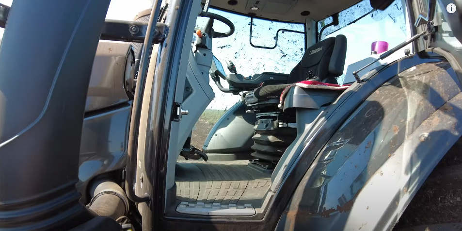 Трактор Valtra Q305